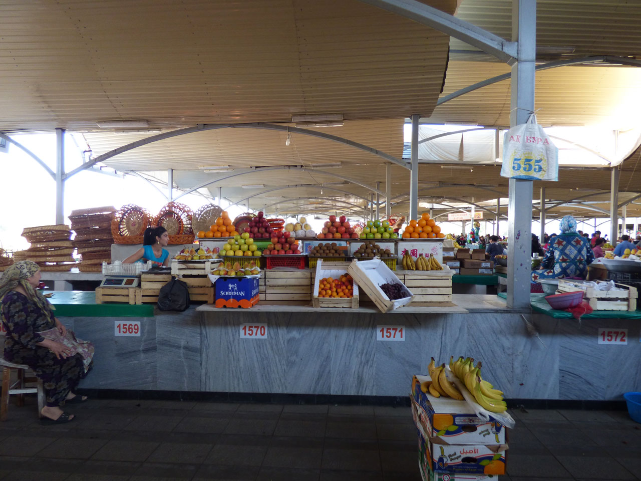 Fruit sellers in Chorsu Bazaar, Tashkent