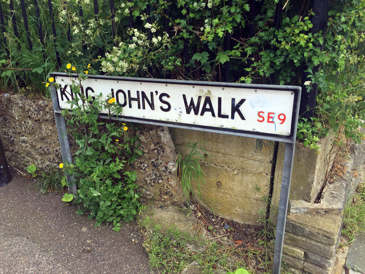 King John's Walk, Eltham street sign